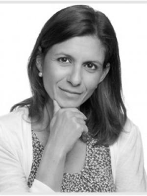 Consultant Dr Claudia Bernat